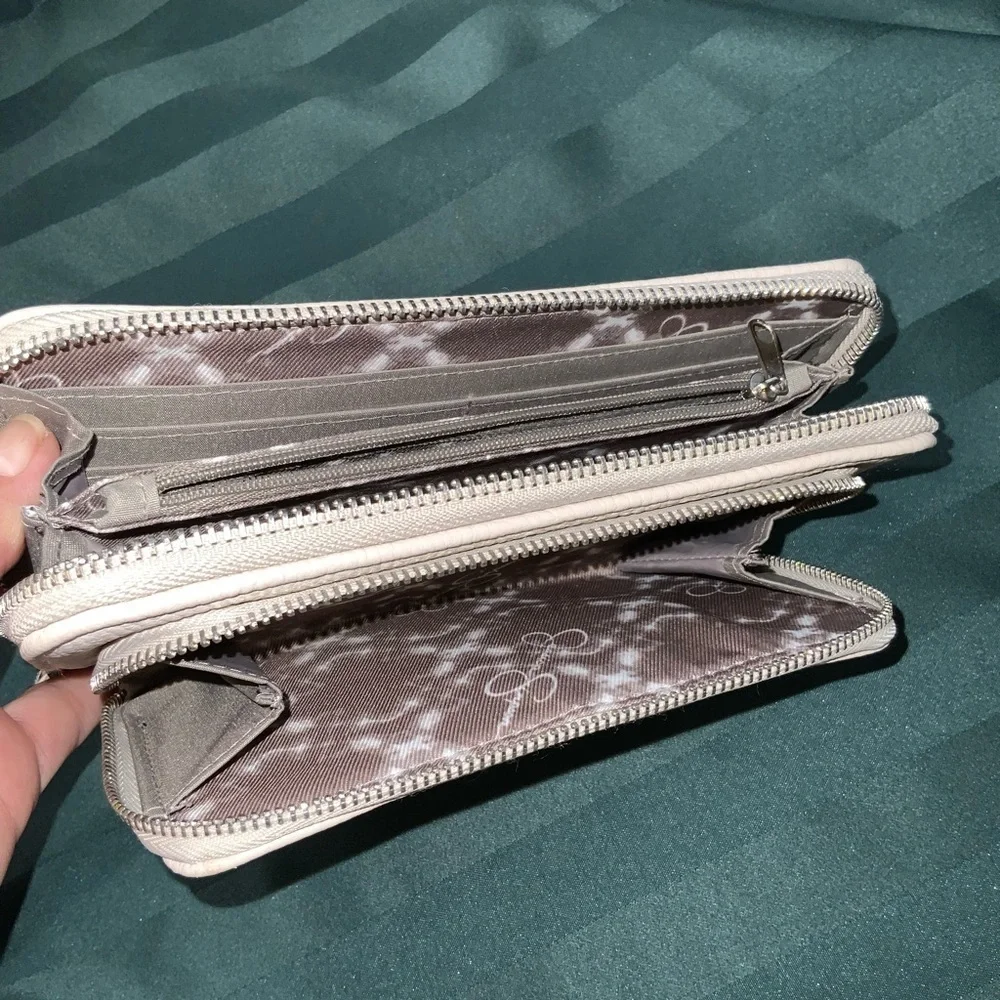 Jessica Simpson Taupe Bow Back Zip Wallet Wristlet 8” X 4.5” X 1” NWOT